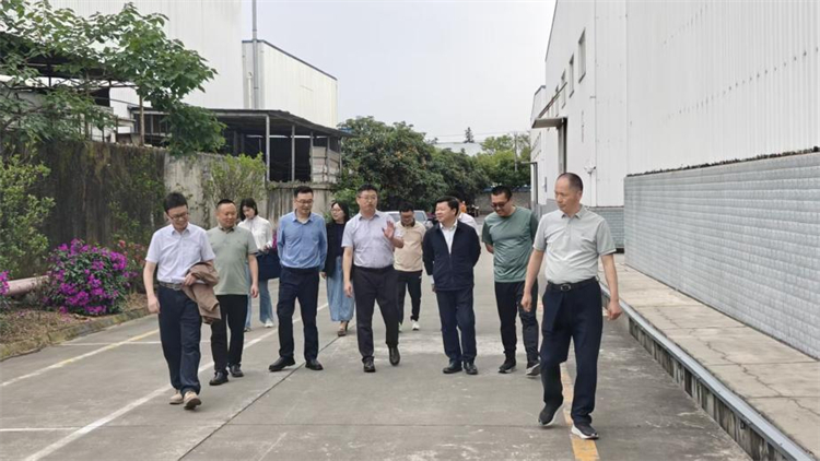 省供銷社黨組副書記、監(jiān)事會(huì)主任朱云赴龍泉調(diào)研省棉麻集團(tuán)倉儲(chǔ)服務(wù)工作